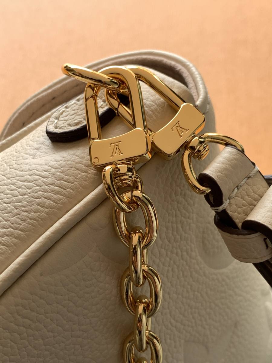 Louis Vuitton Wallet on Chain M82211 19 x 12.5 x 3.5 F362